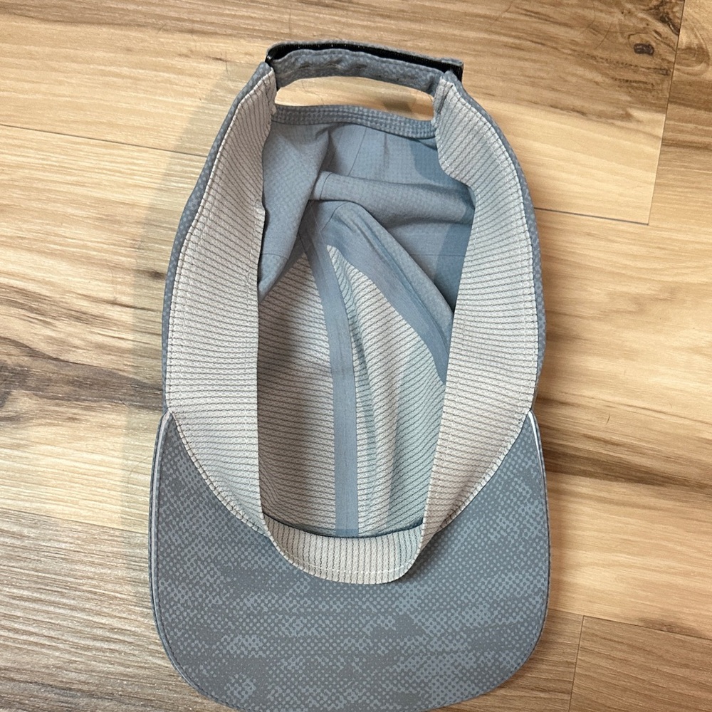 lululemon running Hat - Picture 3 of 4
